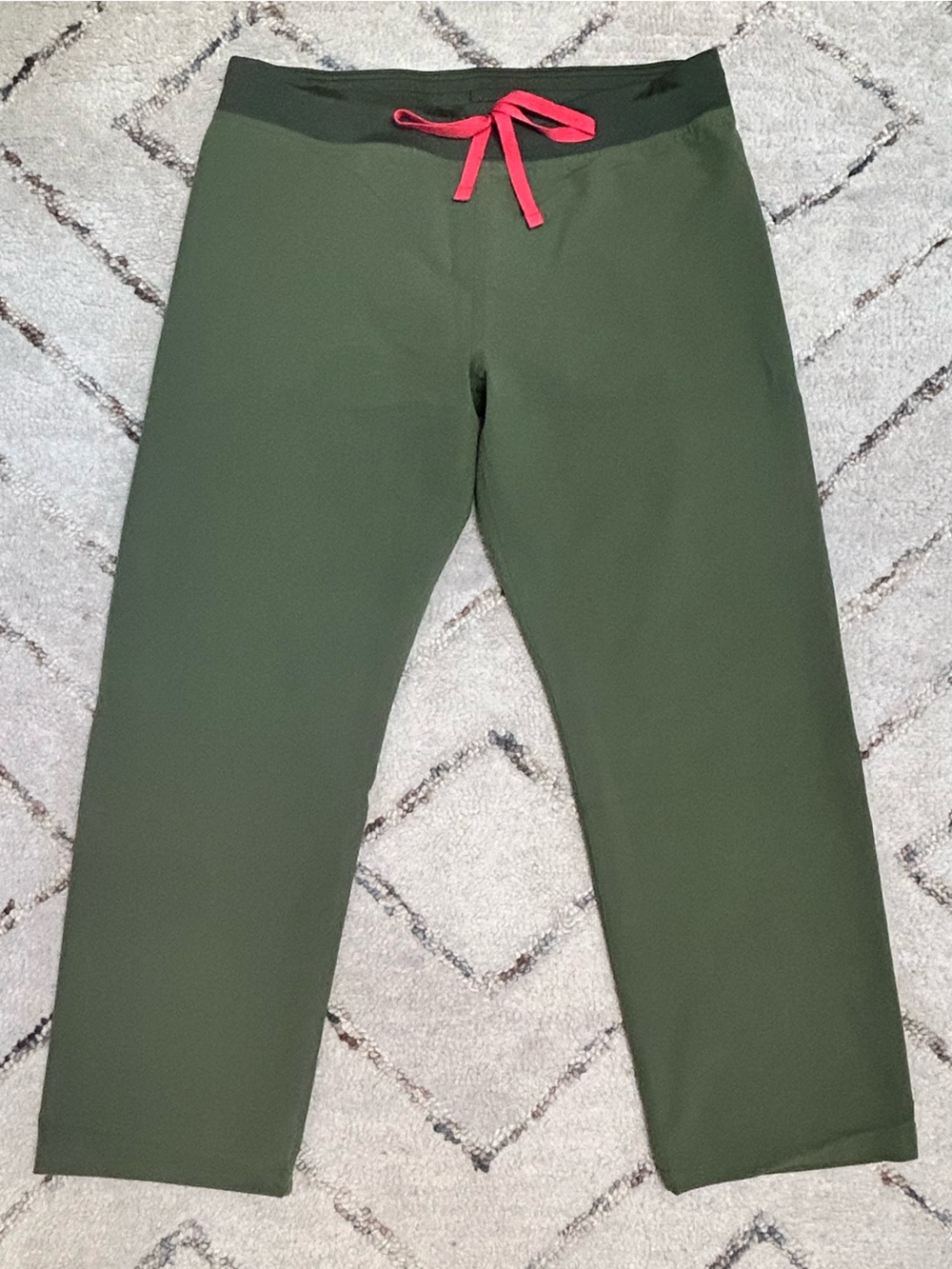 FIGS Technical Collection Olive Green Scrub Pants Size L Petite